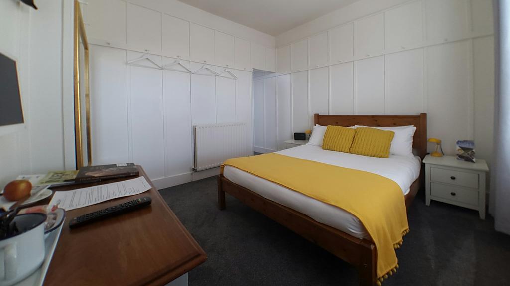 Bed and Breakfast The Kings Head Wye Esterno foto